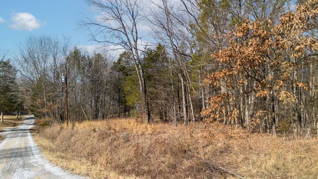 42 Timber Lake Ln, Waverly, TN 37185