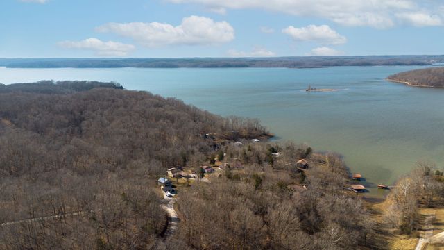 42 Timber Lake Ln, Waverly, TN 37185