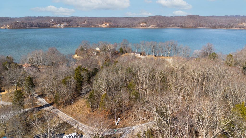 42 Timber Lake Ln, Waverly, TN 37185