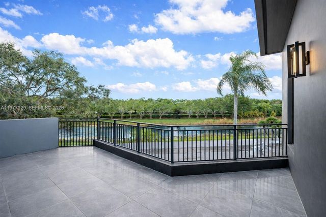 3560 Paddock Rd, Weston, FL 33331