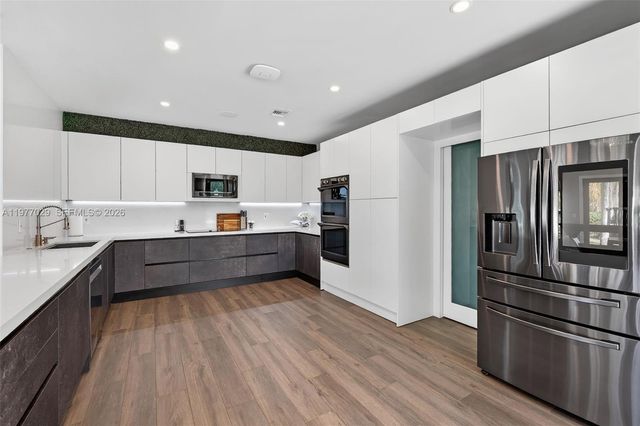 3560 Paddock Rd, Weston, FL 33331