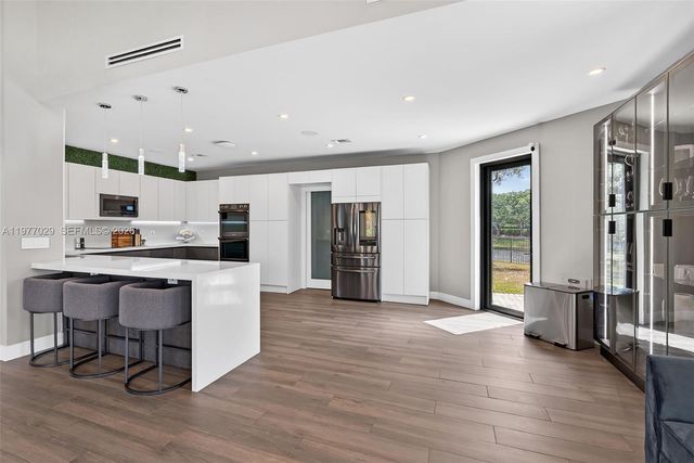 3560 Paddock Rd, Weston, FL 33331