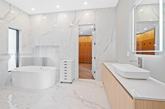 3560 Paddock Rd, Weston, FL 33331