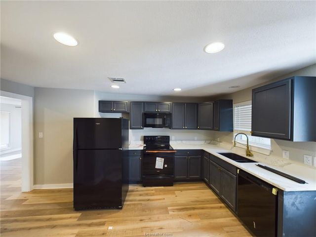 1910 Miller Avenue, Bryan, TX 77801