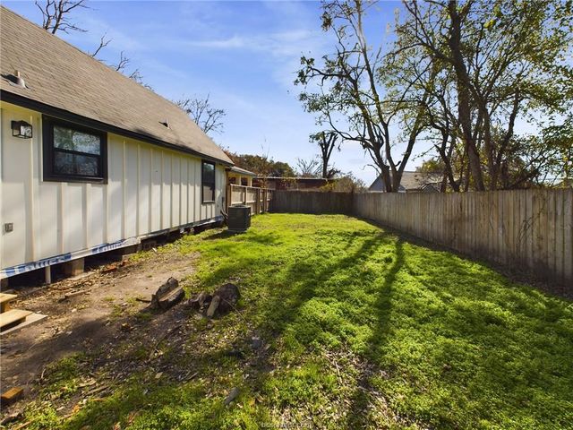 1910 Miller Avenue, Bryan, TX 77801