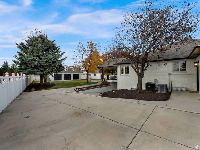 11324 S TRENT DR, South Jordan, UT 84095