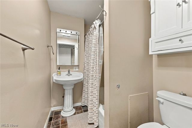 2469 Overlook Road 7, Cleveland Heights, OH 44106