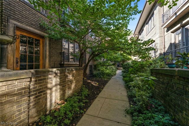 2469 Overlook Road 7, Cleveland Heights, OH 44106