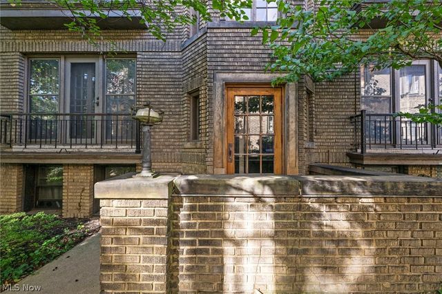 2469 Overlook Road 7, Cleveland Heights, OH 44106