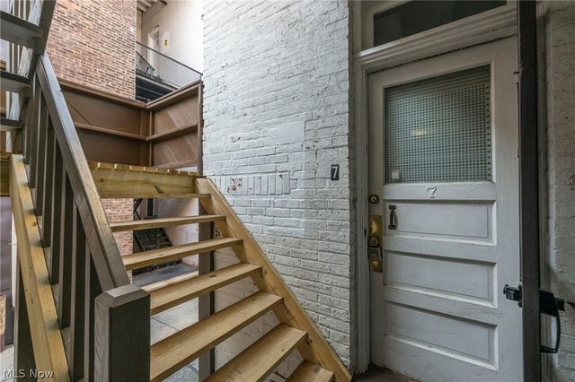 2469 Overlook Road 7, Cleveland Heights, OH 44106