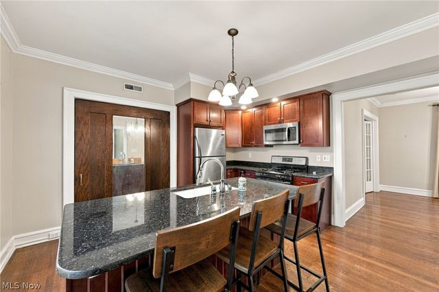 2469 Overlook Road 7, Cleveland Heights, OH 44106