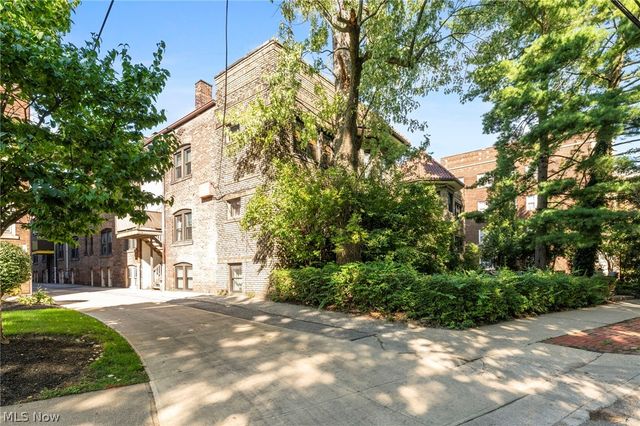 2469 Overlook Road 7, Cleveland Heights, OH 44106