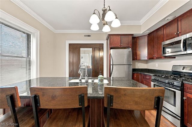 2469 Overlook Road 7, Cleveland Heights, OH 44106