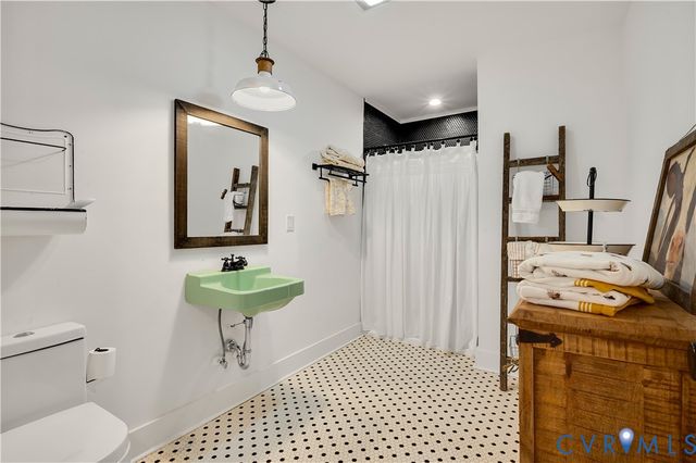 6306 Hickory Rd, Chesterfield, VA 23803
