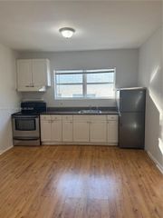 576 NE 63rd St 8, Miami, FL 33138