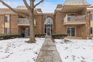 906 W Alleghany Drive 2A, Arlington Heights, IL 60004