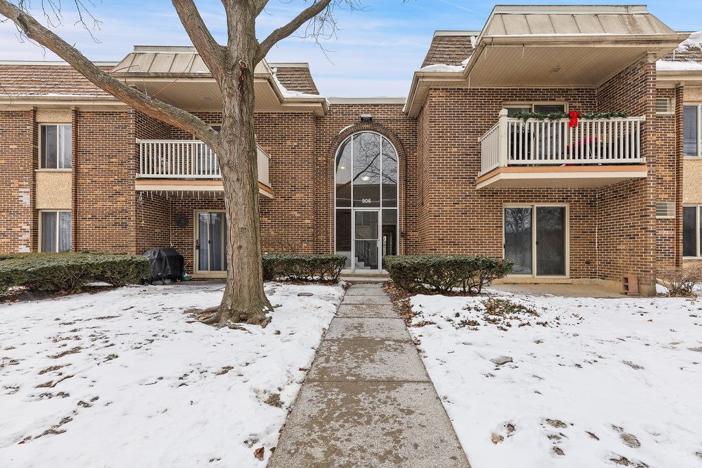 906 W Alleghany Drive 2A, Arlington Heights, IL 60004