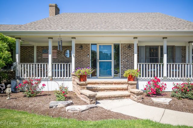 1545 Sunflower Drive, Sycamore, IL 60178