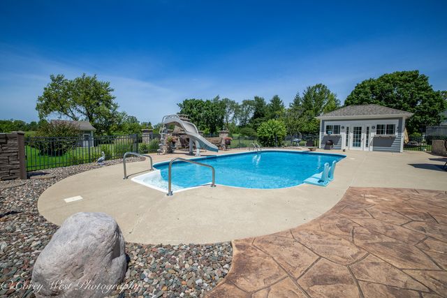 1545 Sunflower Drive, Sycamore, IL 60178