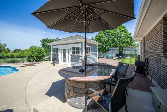 1545 Sunflower Drive, Sycamore, IL 60178