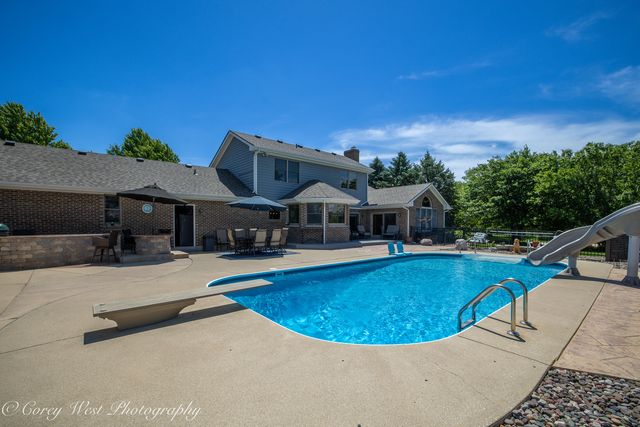 1545 Sunflower Drive, Sycamore, IL 60178
