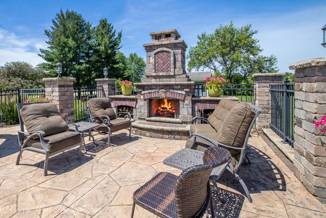 1545 Sunflower Drive, Sycamore, IL 60178