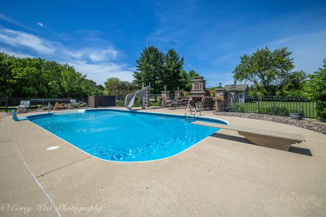 1545 Sunflower Drive, Sycamore, IL 60178