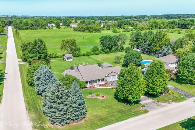 1545 Sunflower Drive, Sycamore, IL 60178