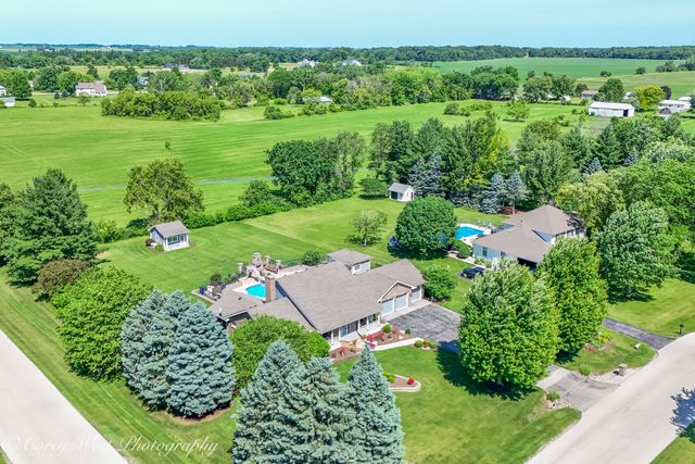 1545 Sunflower Drive, Sycamore, IL 60178