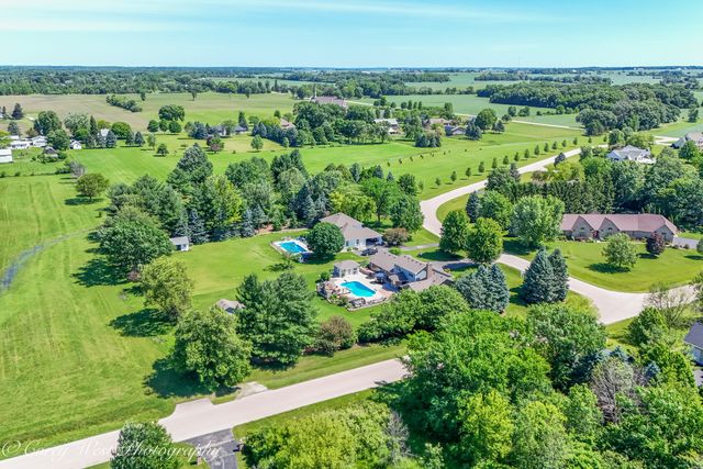 1545 Sunflower Drive, Sycamore, IL 60178