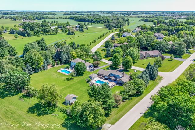 1545 Sunflower Drive, Sycamore, IL 60178
