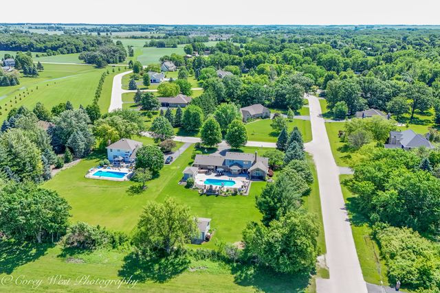 1545 Sunflower Drive, Sycamore, IL 60178
