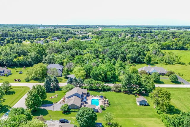 1545 Sunflower Drive, Sycamore, IL 60178