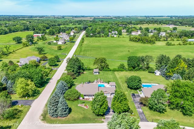 1545 Sunflower Drive, Sycamore, IL 60178