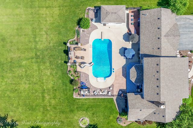 1545 Sunflower Drive, Sycamore, IL 60178