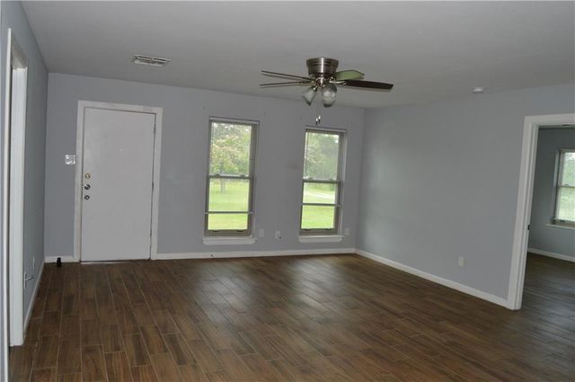 137 Colorado CIR, Cedar Creek, TX 78612