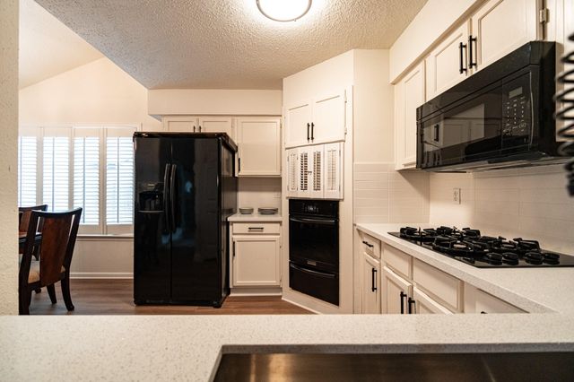 3026 S Peach Hollow Circle, Pearland, TX 77584