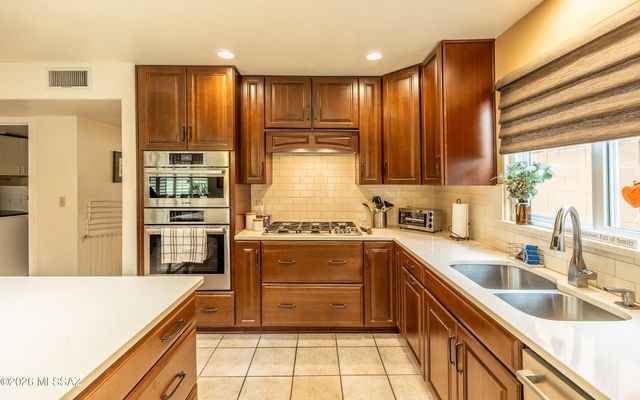 3284 N White Heather Place, Tucson, AZ 85750