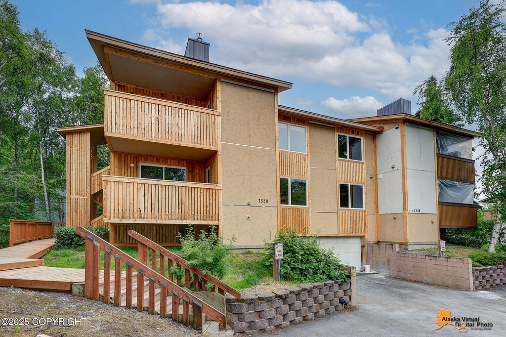 7530 Foxridge Way, #9A, Anchorage, AK 99518