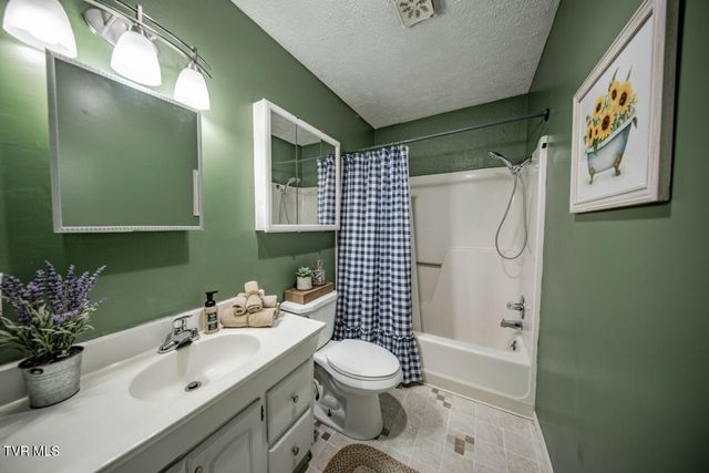 339 Bramble Ln, Dandridge, TN 37725