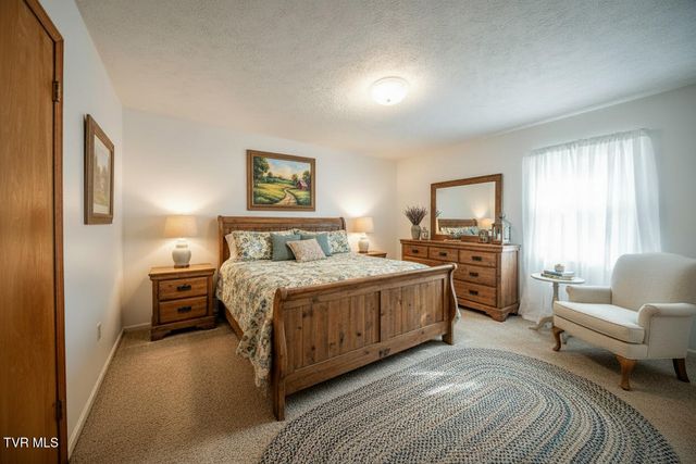 339 Bramble Ln, Dandridge, TN 37725