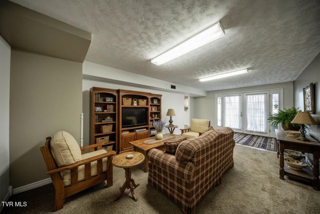 339 Bramble Ln, Dandridge, TN 37725