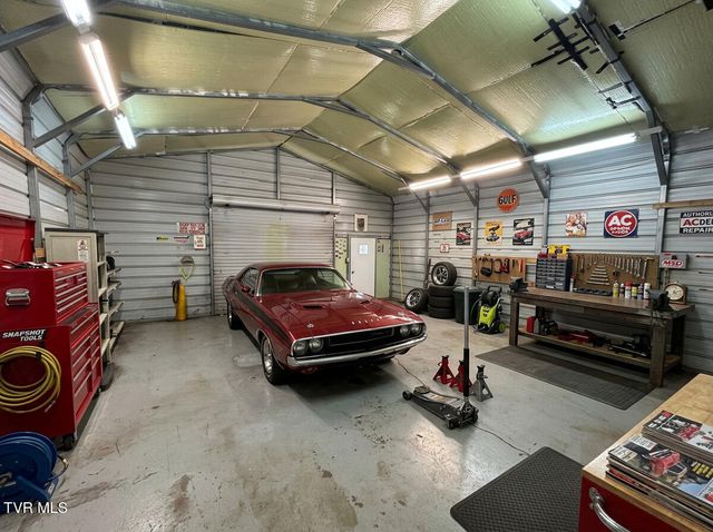 339 Bramble Ln, Dandridge, TN 37725