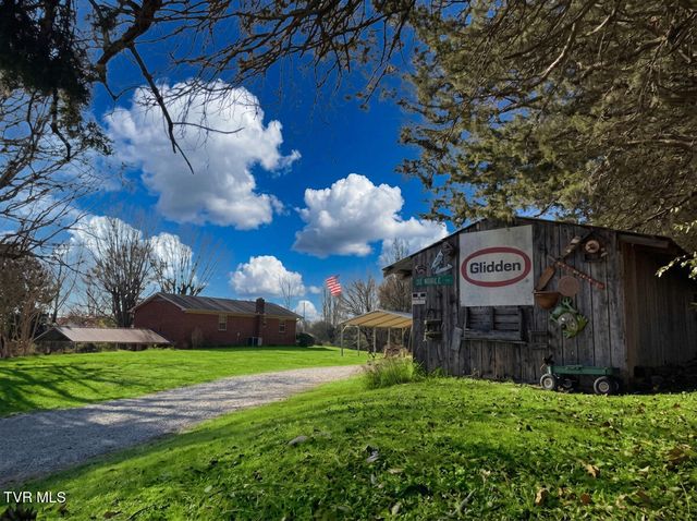 339 Bramble Ln, Dandridge, TN 37725
