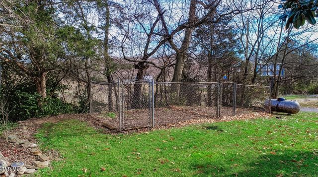 339 Bramble Ln, Dandridge, TN 37725
