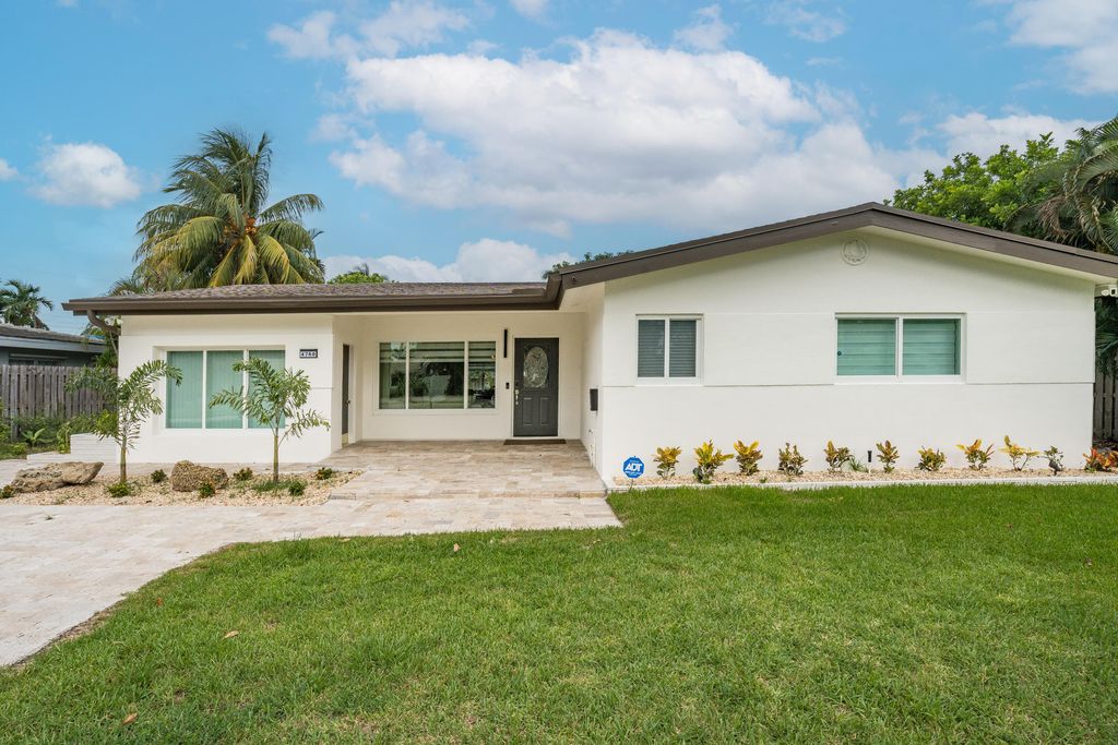 4760 NE 17th Avenue, Oakland Park, FL 33334