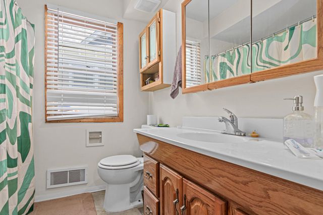 921 Weeks Avenue SE, Minneapolis, MN 55414