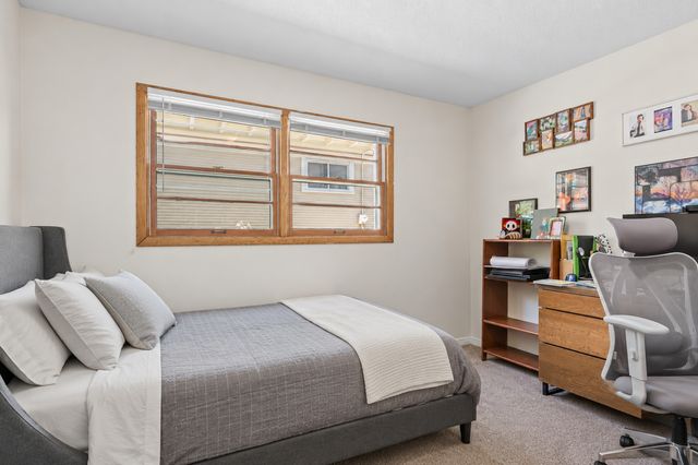 921 Weeks Avenue SE, Minneapolis, MN 55414