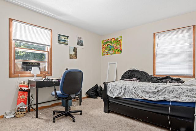 921 Weeks Avenue SE, Minneapolis, MN 55414