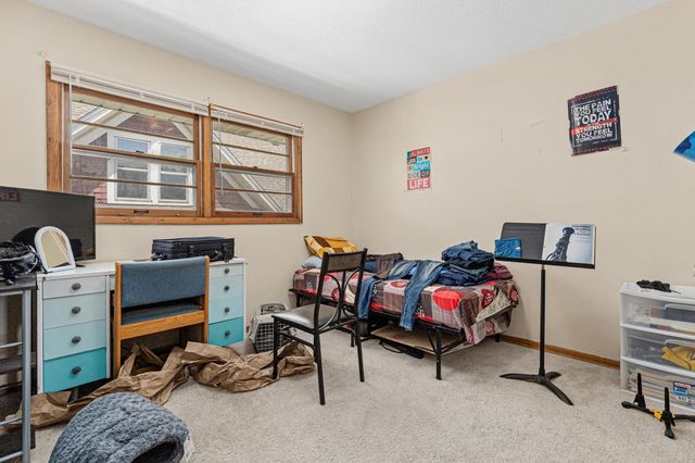921 Weeks Avenue SE, Minneapolis, MN 55414